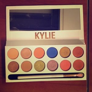 Kylie’s Royal Peach Palette kyshadow